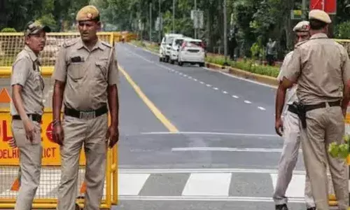 ఢిల్లీ ఎన్నికలు.. స్క్రాప్ డీలర్ నుంచి రూ. 47 లక్షలు స్వాధీనం చేసుకున్న పోలీసులు ఢిల్లీ ఎన్నికలు.. స్క్రాప్ డీలర్ నుంచి రూ. 47 లక్షలు స్వాధీనం చేసుకున్న పోలీసులు