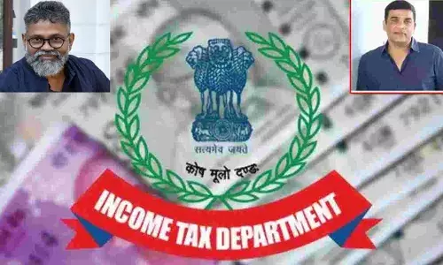 IT Raids : దిల్ రాజు, సుకుమార్ ఇళ్లలో ఐటీ సోదాలు IT Raids : దిల్ రాజు, సుకుమార్ ఇళ్లలో ఐటీ సోదాలు