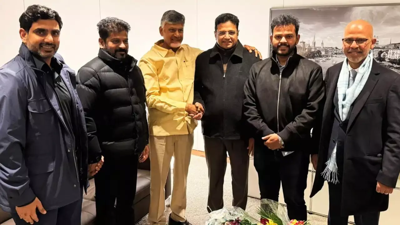 Davos : ఒక వేదికపై ముగ్గురు సీఎంలు.. దావోస్ లో ఇంట్రస్టింగ్ సీన్ Davos : ఒక వేదికపై ముగ్గురు సీఎంలు.. దావోస్ లో ఇంట్రస్టింగ్ సీన్