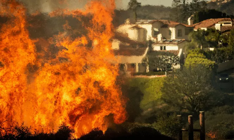 Los Angeles Fire: ఆరని మంటలు.. మళ్లీ మొదలు.. Los Angeles Fire: ఆరని మంటలు.. మళ్లీ మొదలు..
