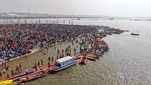 Maha Kumbh Mela 2025: మహా కుంభమేళాకు రికార్డ్ స్థాయిలో భక్తులు Maha Kumbh Mela 2025: మహా కుంభమేళాకు రికార్డ్ స్థాయిలో భక్తులు