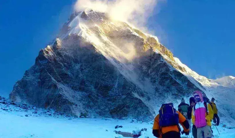 Mount Everest : ఎవరెస్ట్ అధిరోహించాలంటే 13 లక్షల ఫీజు కట్టాల్సిందే Mount Everest : ఎవరెస్ట్ అధిరోహించాలంటే 13 లక్షల ఫీజు కట్టాల్సిందే