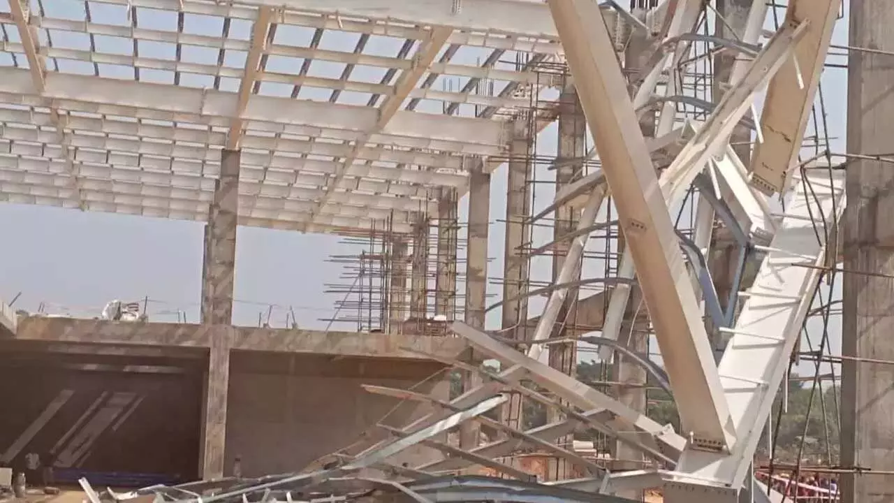 Rajahmundry Airport Accident : రాజమండ్రి ఎయిర్ పోర్టులో ప్రమాదం Rajahmundry Airport Accident : రాజమండ్రి ఎయిర్ పోర్టులో ప్రమాదం