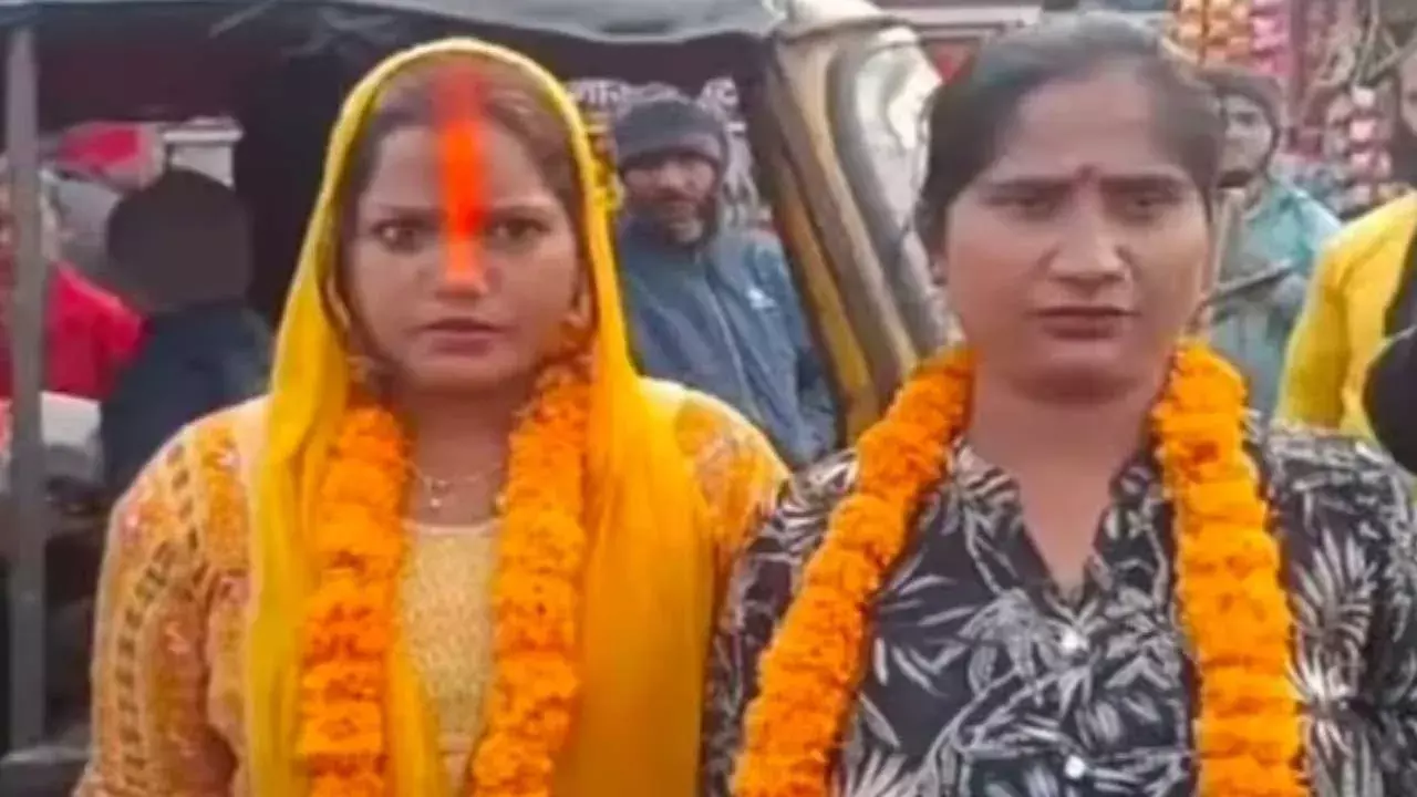 Two women Get Married : తాగుబోతు భర్తలతో విసిగి ఇద్దరు మహిళల మ్యారేజ్ Two women Get Married : తాగుబోతు భర్తలతో విసిగి ఇద్దరు మహిళల మ్యారేజ్