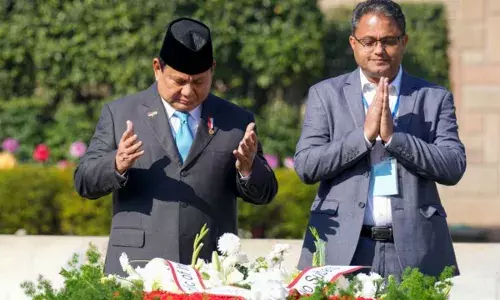Indonesian President : మహాత్మాగాంధీకి ఇండోనేషియా అధ్యక్షుడి నివాళులు Indonesian President : మహాత్మాగాంధీకి ఇండోనేషియా అధ్యక్షుడి నివాళులు