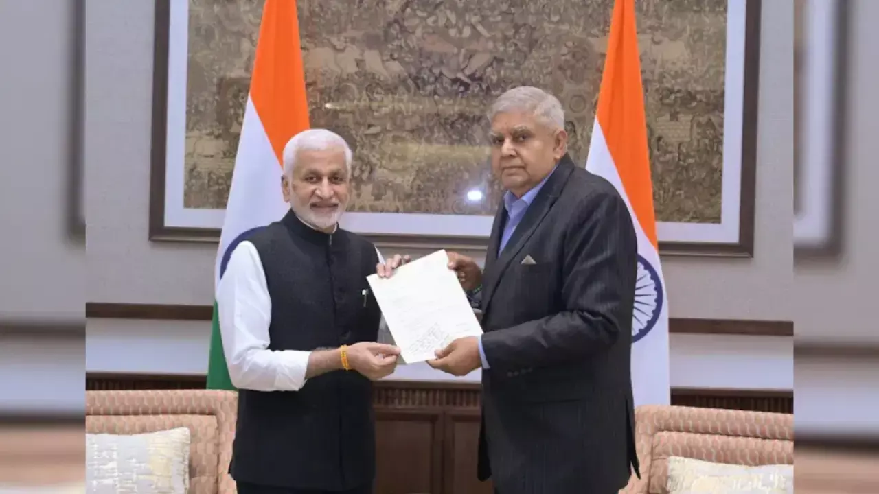 AP Politics : సజ్జల వల్లే విజయసాయిరెడ్డి రాజీనామా చేశారా?