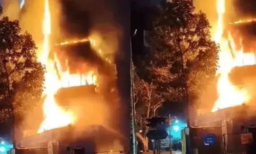 Pune Fire: శివర్ చౌక్ దగ్గర భారీ అగ్ని ప్రమాదం Pune Fire: శివర్ చౌక్ దగ్గర భారీ అగ్ని ప్రమాదం