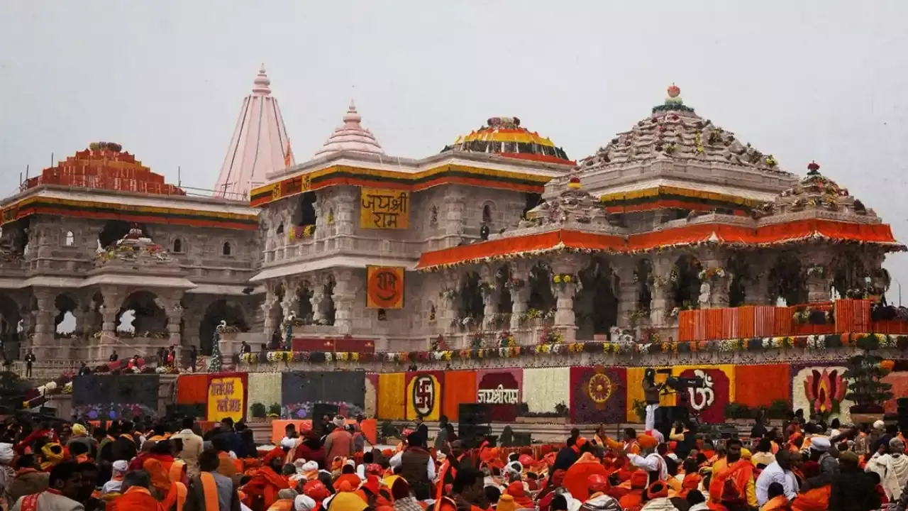 Ayodhya : అయోధ్యకు పోటెత్తిన భక్త జనం