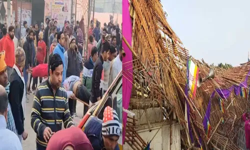 Uttar Pradesh : ఘోర ప్రమాదం .. వేదిక కూలి ఏడుగురు మృతి Uttar Pradesh : ఘోర ప్రమాదం .. వేదిక కూలి ఏడుగురు మృతి
