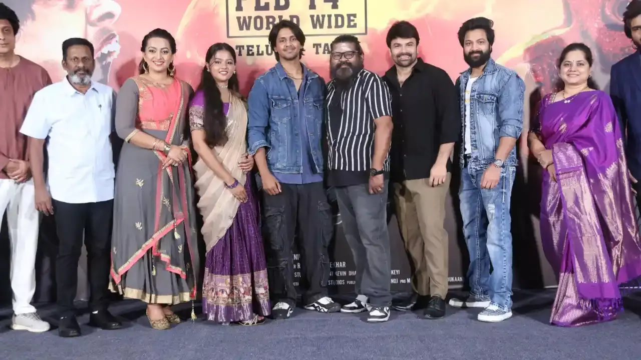 పవర్ ఫుల్ ట్రైలర్ తో ఆశ్చర్యపరిచిన అమ్మ రాజశేఖర్ పవర్ ఫుల్ ట్రైలర్ తో ఆశ్చర్యపరిచిన అమ్మ రాజశేఖర్