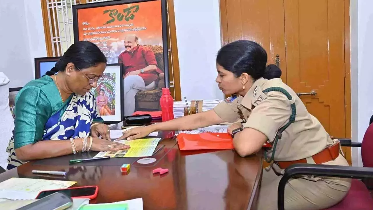 Minister Konda Surekha : అడవి జంతువులను దత్తత తీసుకున్న మంత్రి సురేఖ Minister Konda Surekha : అడవి జంతువులను దత్తత తీసుకున్న మంత్రి సురేఖ