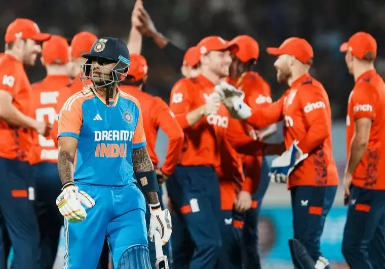 3rd T20: వరుణ్ మెరిసినా.. భారత్ కు తప్పని ఓటమి 3rd T20: వరుణ్ మెరిసినా.. భారత్ కు తప్పని ఓటమి