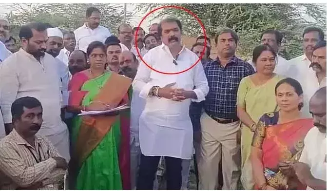 AP: నాపై ఆ వార్తలు రాశారో.. చంపేస్తా: గుమ్మనూరు జయరాం AP: నాపై ఆ వార్తలు రాశారో.. చంపేస్తా: గుమ్మనూరు జయరాం