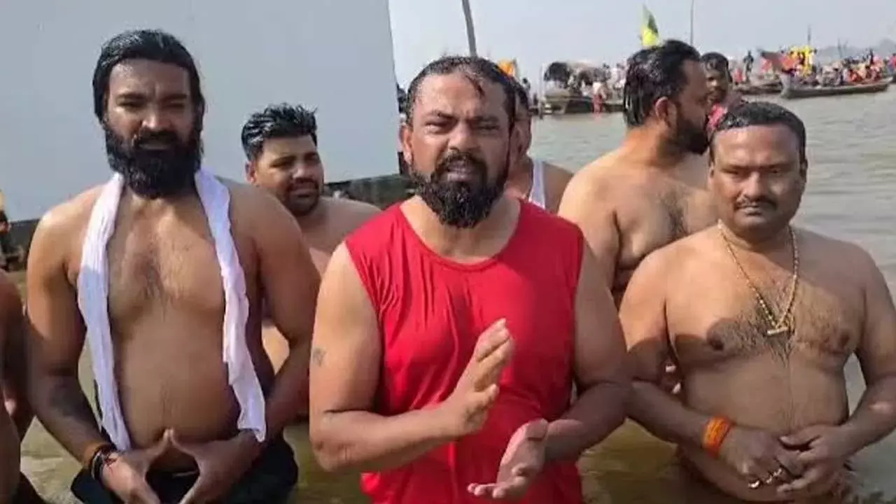 Raja Singh at Kumbh Mela : కుంభమేళాలో రాజాసింగ్.. ఖర్గేపై మండిపాటు
