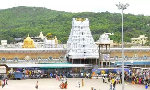 Tirumala : తిరుమలలో తగ్గిన భక్తుల రద్దీ .. నేరుగా స్వామివారి దర్శనం Tirumala : తిరుమలలో తగ్గిన భక్తుల రద్దీ .. నేరుగా స్వామివారి దర్శనం