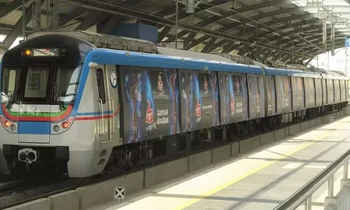 Hyderabad Metro Services : మెట్రో సేవలకు అంతరాయం Hyderabad Metro Services : మెట్రో సేవలకు అంతరాయం