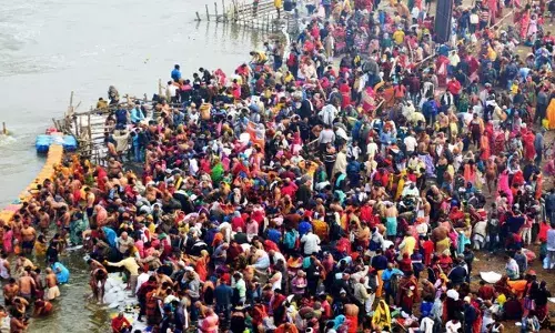 Kumbh Mela : కుంభమేళా 18వ రోజు పోటెత్తిన భక్త జనం Kumbh Mela : కుంభమేళా 18వ రోజు పోటెత్తిన భక్త జనం
