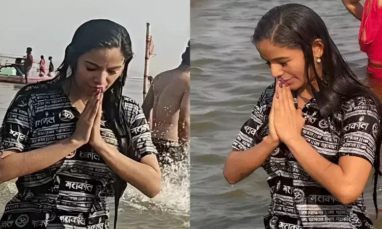 కుంభమేళాలో నటి పూనమ్ పాండే పవిత్ర స్నానం.. సోషల్ మీడియాలో ట్రోల్స్ కుంభమేళాలో నటి పూనమ్ పాండే పవిత్ర స్నానం.. సోషల్ మీడియాలో ట్రోల్స్