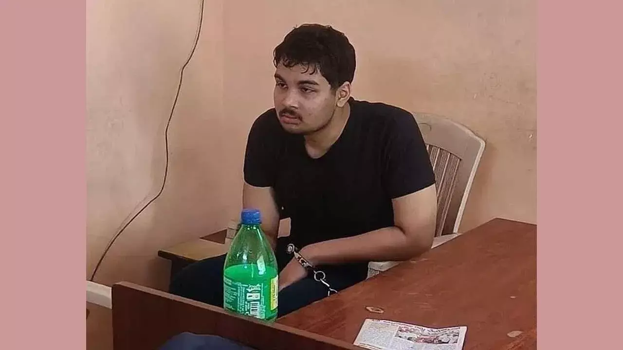 Son Kills Mother : ఘోరం.. ఆన్లైన్ గేమ్స్ ఆడొద్దన్నందుకు తల్లినే చంపేశాడు Son Kills Mother : ఘోరం.. ఆన్లైన్ గేమ్స్ ఆడొద్దన్నందుకు తల్లినే చంపేశాడు