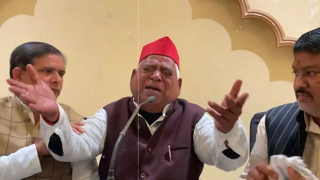Ayodhya MP : బోరున ఏడ్చిన అయోధ్య ఎంపీ అవధేశ్ Ayodhya MP : బోరున ఏడ్చిన అయోధ్య ఎంపీ అవధేశ్