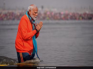 Maha Kumbh mela 2025: కుంభమేళాలో ప్రధాని మోడీ పుణ్య స్నానం Maha Kumbh mela 2025: కుంభమేళాలో ప్రధాని మోడీ పుణ్య స్నానం