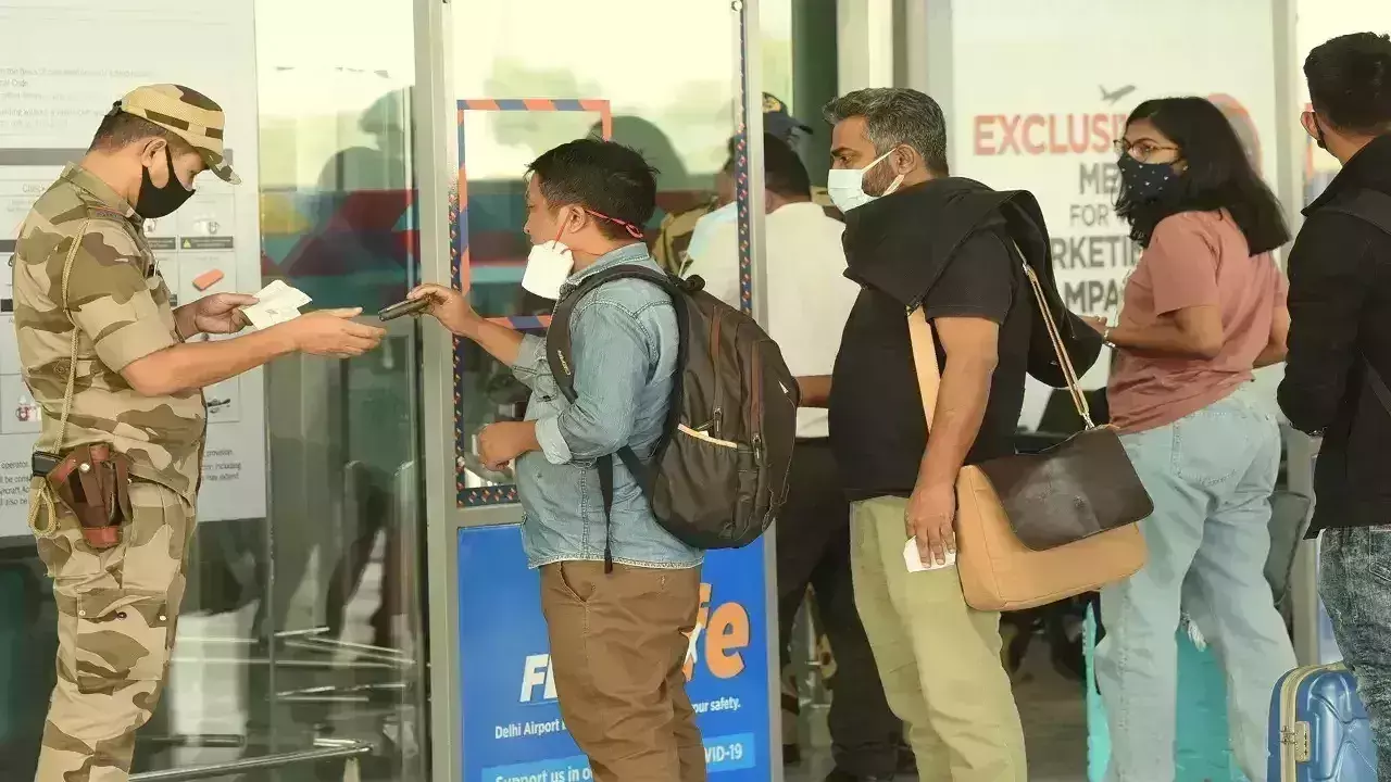 Drugs: ఢిల్లీ ఎయిర్‌పోర్టులో ఫారిన్ గంజాయి పట్టివేత..