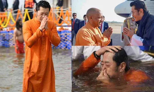మహా కుంభమేళాలో భూటాన్ రాజు.. సంగమంలో స్నానం