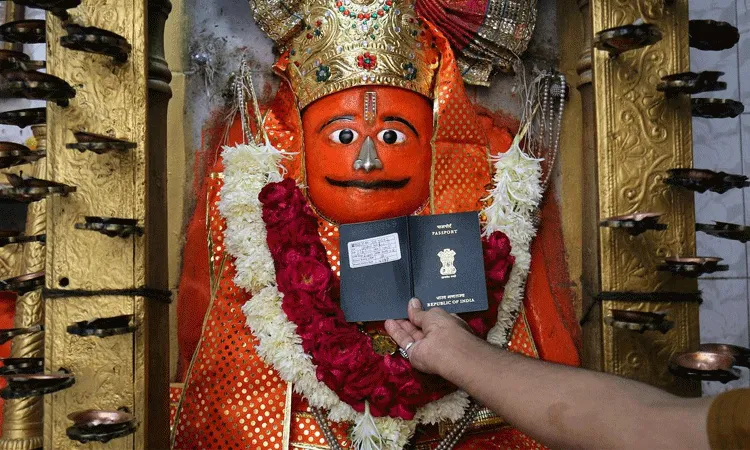 వీసా సమస్యను పరిష్కరించే హనుమాన్.. ఈ ఆలయం ఎక్కడుందంటే.. వీసా సమస్యను పరిష్కరించే హనుమాన్.. ఈ ఆలయం ఎక్కడుందంటే..