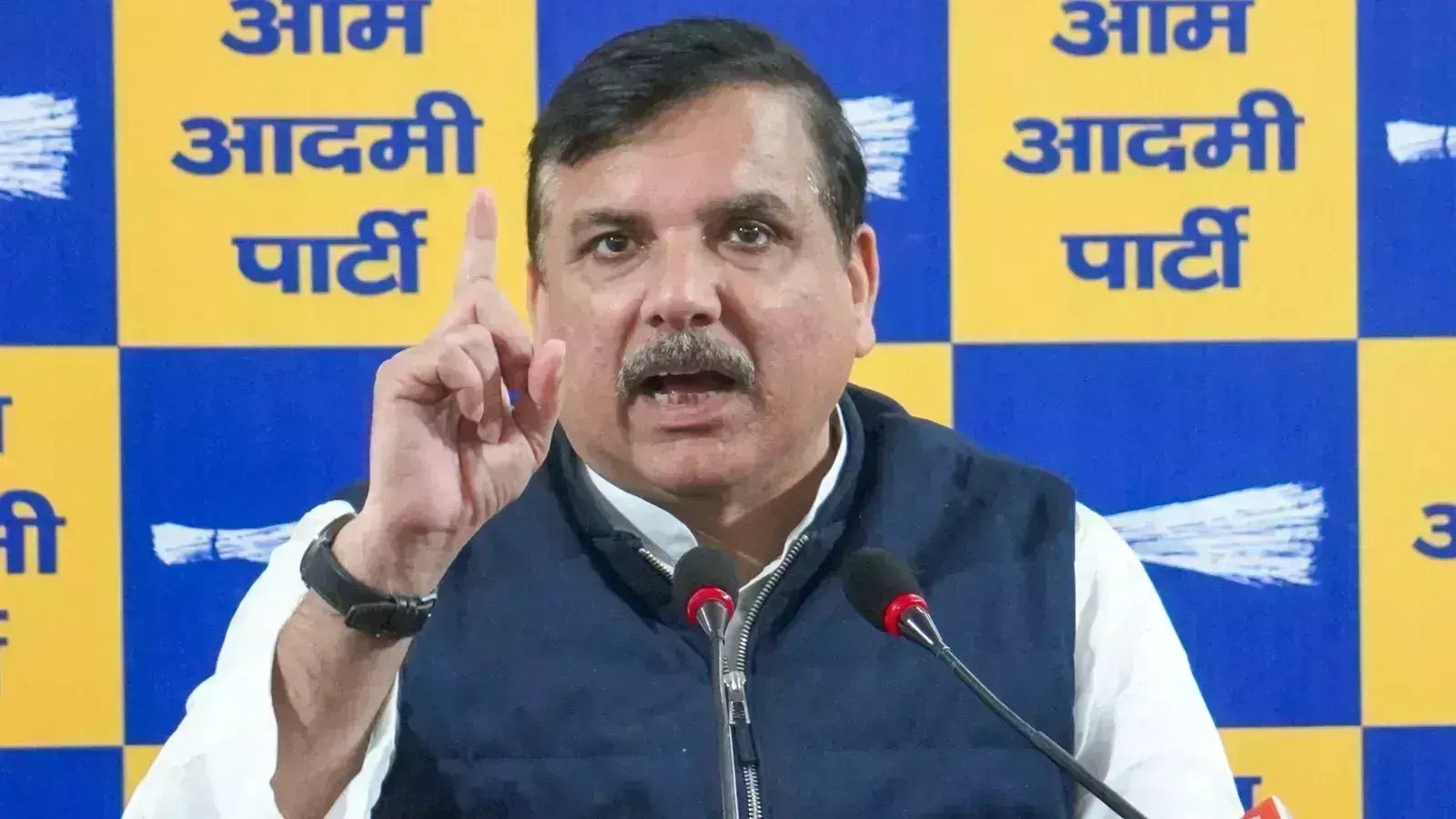 Delhi:   ఆప్ ఎమ్మెల్యే అభ్యర్థులకు రూ.15 కోట్లు ఆఫర్.. Delhi:   ఆప్ ఎమ్మెల్యే అభ్యర్థులకు రూ.15 కోట్లు ఆఫర్..