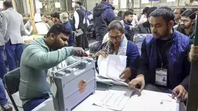 Delhi Election Results: కేజ్రీవాల్, పర్వేశ్ మధ్య హోరాహోరీ Delhi Election Results: కేజ్రీవాల్, పర్వేశ్ మధ్య హోరాహోరీ