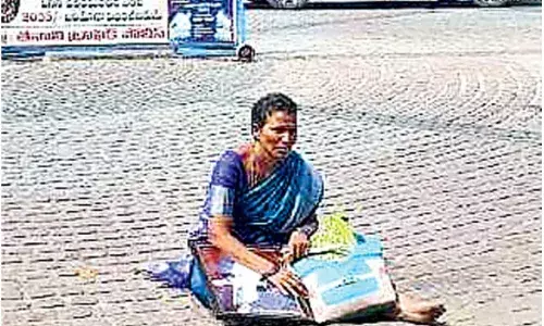 AP: జగన్ ఇంటిముందు మహిళ హల్‌చల్‌