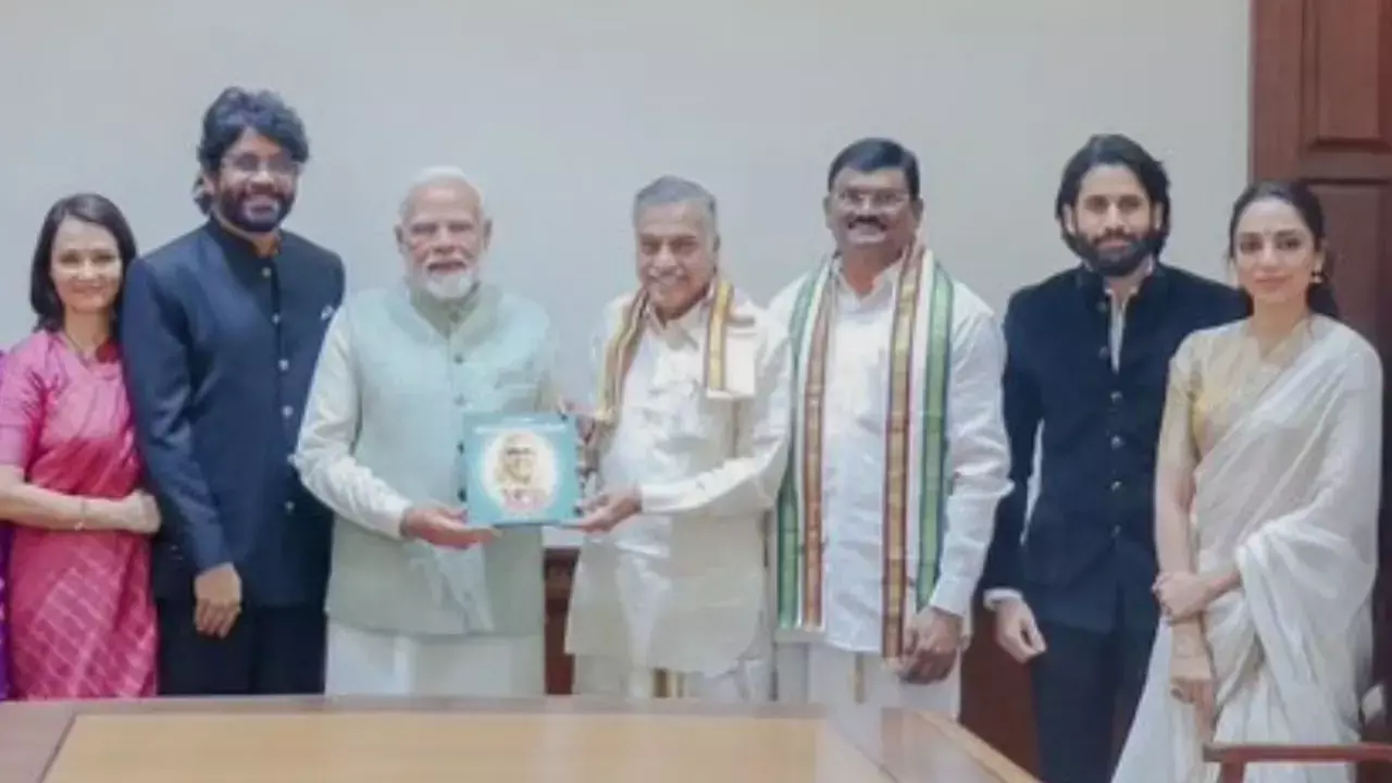 Akkineni Family : ప్రధానితో నాగార్జున ఫ్యామిలీ భేటీ Akkineni Family : ప్రధానితో నాగార్జున ఫ్యామిలీ భేటీ
