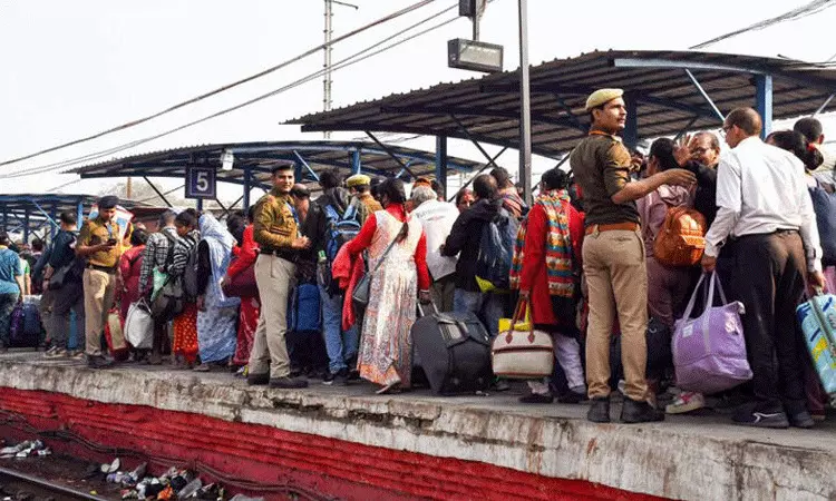 Mahakumbh: భారీ రద్దీ కారణంగా ప్రయాగ్రాజ్ సంగం రైల్వే స్టేషన్ 4 రోజులు క్లోజ్ Mahakumbh: భారీ రద్దీ కారణంగా ప్రయాగ్రాజ్ సంగం రైల్వే స్టేషన్ 4 రోజులు క్లోజ్