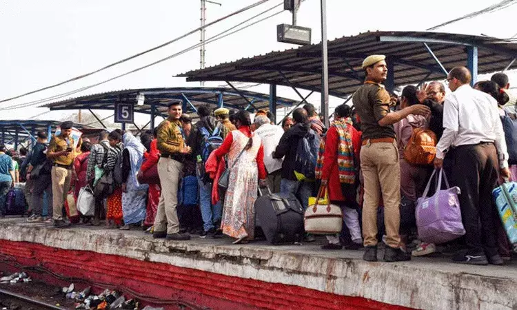 Mahakumbh: భారీ రద్దీ కారణంగా ప్రయాగ్రాజ్ సంగం రైల్వే స్టేషన్ 4 రోజులు క్లోజ్ Mahakumbh: భారీ రద్దీ కారణంగా ప్రయాగ్రాజ్ సంగం రైల్వే స్టేషన్ 4 రోజులు క్లోజ్