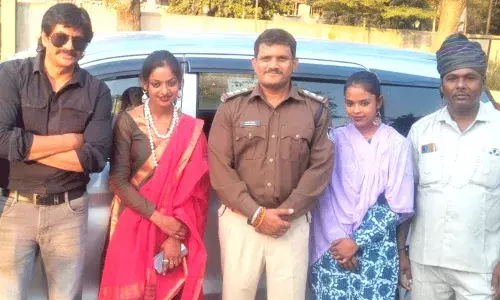 మణిపూర్ డైరీ లో మోనాలిసా.. షూటింగ్ కి బయలు దేరిన పూసలమ్మి మణిపూర్ డైరీ లో మోనాలిసా.. షూటింగ్ కి బయలు దేరిన పూసలమ్మి