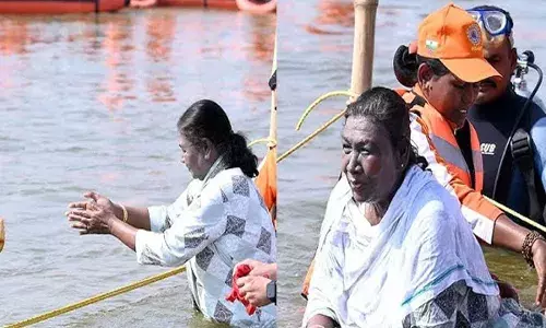 President Droupadi Murmu : కుంభమేళాలో రాష్ట్రపతి.. ద్రౌపదీ ముర్ము పుణ్యస్నానం