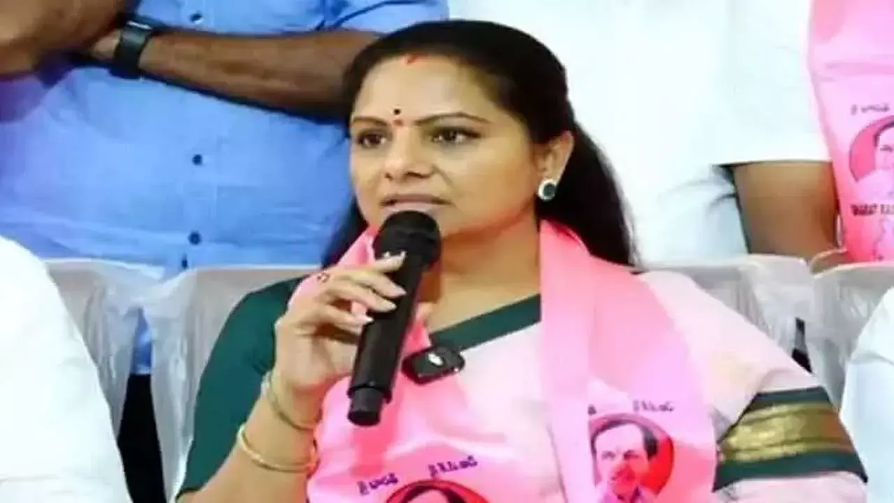 MLC Kavitha : కేసీఆర్ ఐఫోన్ రేవంత్ చైనా ఫోన్ : ఎమ్మెల్సీ కవిత MLC Kavitha : కేసీఆర్ ఐఫోన్ రేవంత్ చైనా ఫోన్ : ఎమ్మెల్సీ కవిత