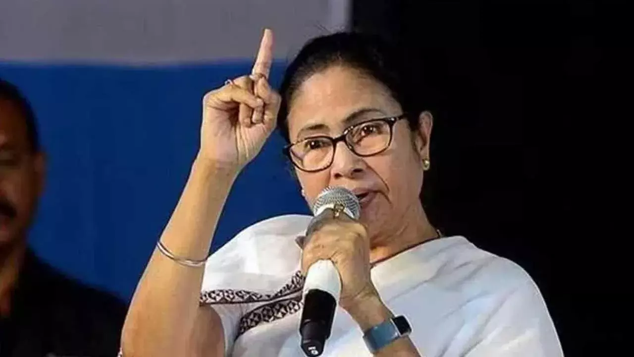 Mamata Banerjee : 2026 ఎన్నికల్లో ఒంటరిగానే పోటీ: మమతా బెనర్జీ Mamata Banerjee : 2026 ఎన్నికల్లో ఒంటరిగానే పోటీ: మమతా బెనర్జీ