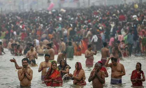 Kumbh Mela : కుంభామేళాకు పోటెత్తనున్న భక్తులు.. అధికారుల కీలక నిర్ణయం Kumbh Mela : కుంభామేళాకు పోటెత్తనున్న భక్తులు.. అధికారుల కీలక నిర్ణయం