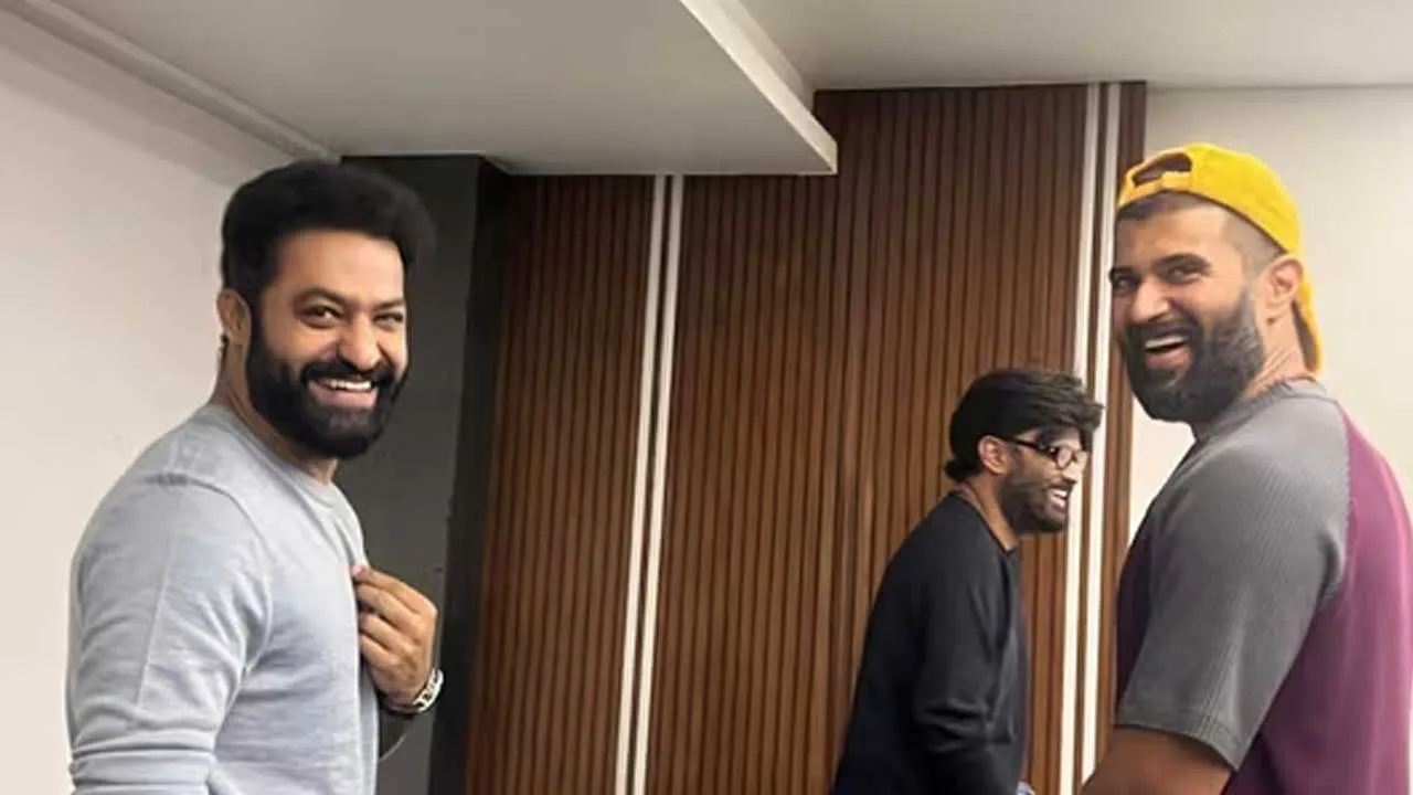 Film Updates : విజయ్ దేవరకొండ సినిమాకు ఎన్టీఆర్ సహా..టాప్ హీరోల వాయిస్ Film Updates : విజయ్ దేవరకొండ సినిమాకు ఎన్టీఆర్ సహా..టాప్ హీరోల వాయిస్