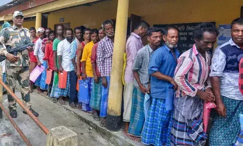 ఇమ్మిగ్రేషన్ నిబంధనలు కఠినతరం: అతిక్రమిస్తే  జరిమానా, జైలు శిక్ష ఇమ్మిగ్రేషన్ నిబంధనలు కఠినతరం: అతిక్రమిస్తే  జరిమానా, జైలు శిక్ష