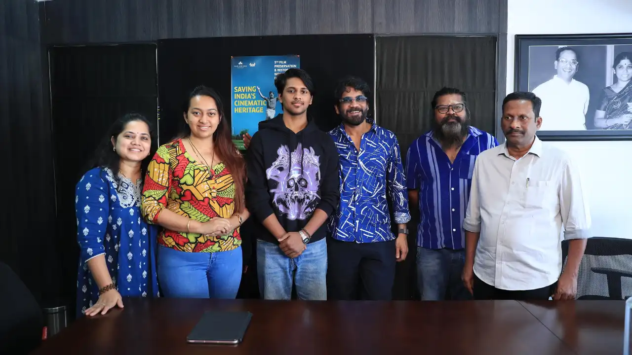 Nagarjuna :  చిన్న సినిమా టికెట్ ను కొన్న కింగ్ నాగార్జున Nagarjuna :  చిన్న సినిమా టికెట్ ను కొన్న కింగ్ నాగార్జున