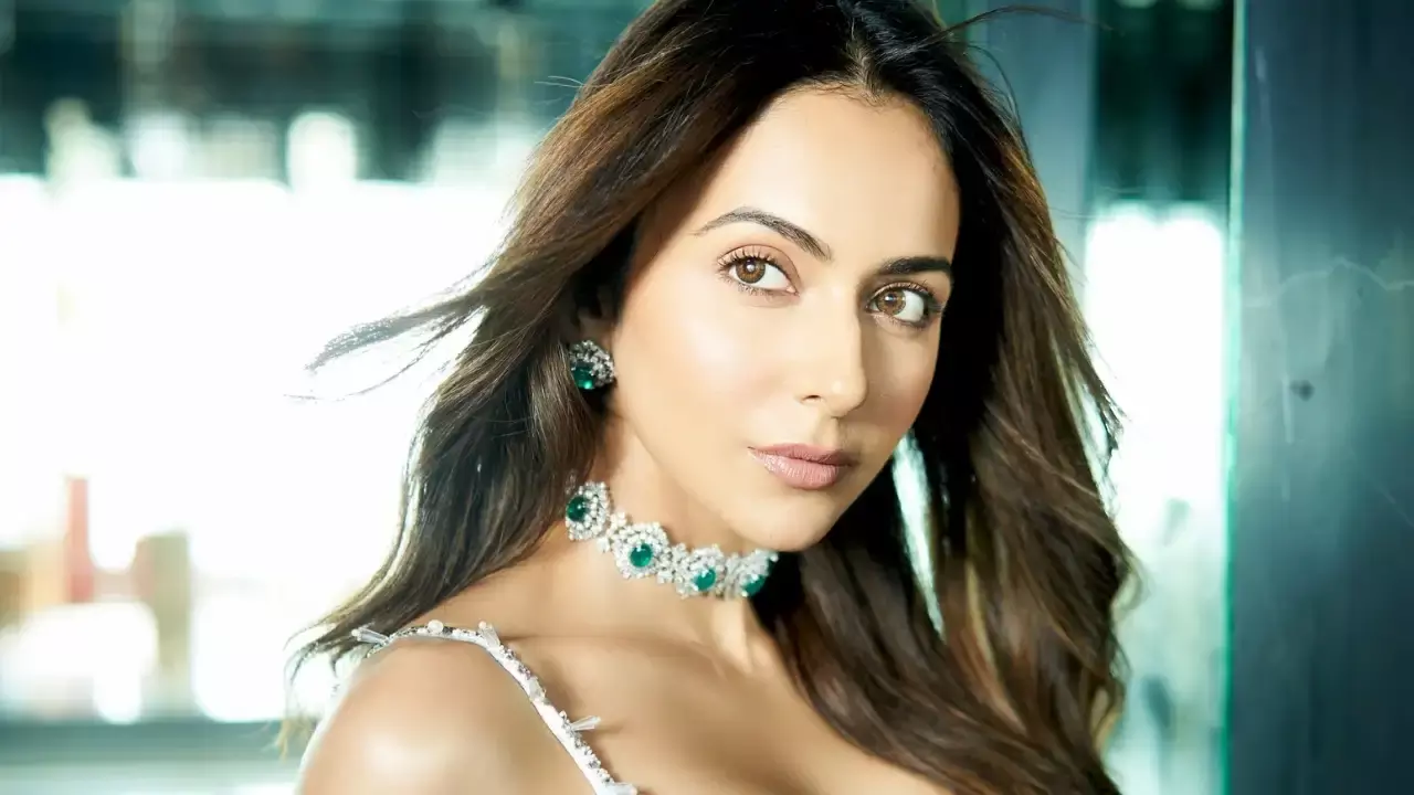 Rakul Preet Singh : కంఫర్ట్ జోన్ నుంచి బయటికి రండి: రకుల్ ప్రీత్ సింగ్ Rakul Preet Singh : కంఫర్ట్ జోన్ నుంచి బయటికి రండి: రకుల్ ప్రీత్ సింగ్