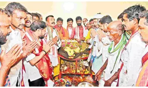 PEDDA GATTU: పెద్దగట్టు చేరిన దేవరపెట్టె