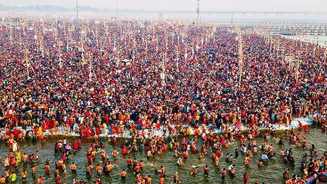Maha Kumbh: కుంభమేళాలో కొనసాగుతున్న  రద్దీ.. Maha Kumbh: కుంభమేళాలో కొనసాగుతున్న  రద్దీ..