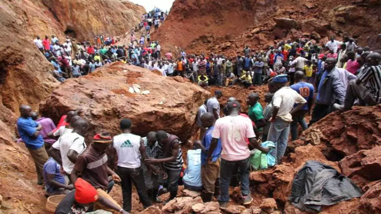 West Africa : కూలిన బంగారు గని.. ఆఫ్రికాలో 42 మంది బలి