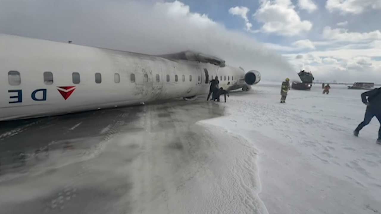 Canada Plane Crash కెనడాలో విమానం క్రాష్ ల్యాండింగ్ Plane Crash