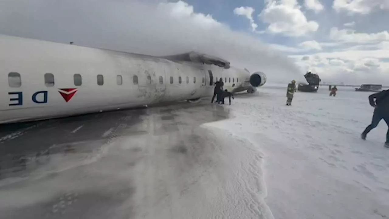 Canada Plane Crash : కెనడాలో విమానం క్రాష్ ల్యాండింగ్ Canada Plane Crash : కెనడాలో విమానం క్రాష్ ల్యాండింగ్