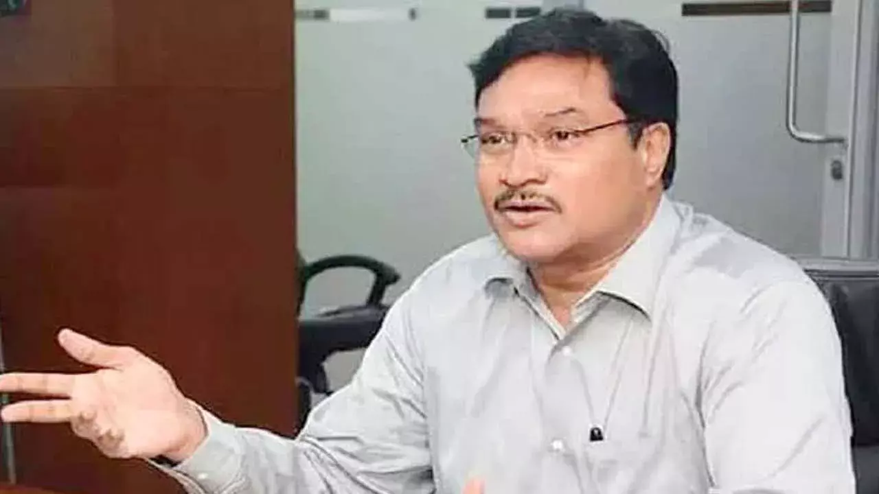 HYDRA : ఫామ్ ప్లాట్లను కొనుగోలు చేయవద్దు.. హైడ్రా కమిషనర్ వార్నింగ్ HYDRA : ఫామ్ ప్లాట్లను కొనుగోలు చేయవద్దు.. హైడ్రా కమిషనర్ వార్నింగ్