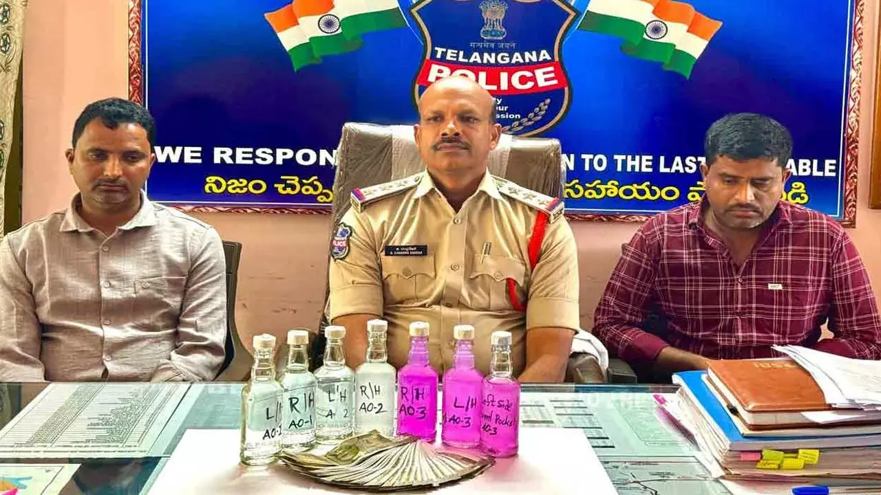 TG : రూ.20వేలు లంచం తీసుకుంటూ సీఐ, ఇద్దరు కానిస్టేబుళ్లు అరెస్ట్ TG : రూ.20వేలు లంచం తీసుకుంటూ సీఐ, ఇద్దరు కానిస్టేబుళ్లు అరెస్ట్